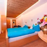 Bed & Breakfast Haus Saler 3*